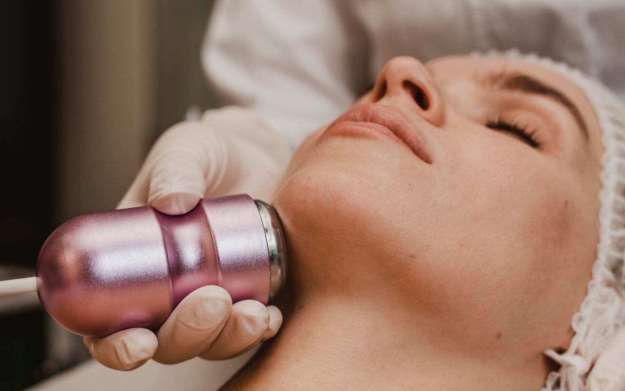 Tratamiento facial HIFU para tensado y lifting sin cirugía en Clínica Durán & Burgos.